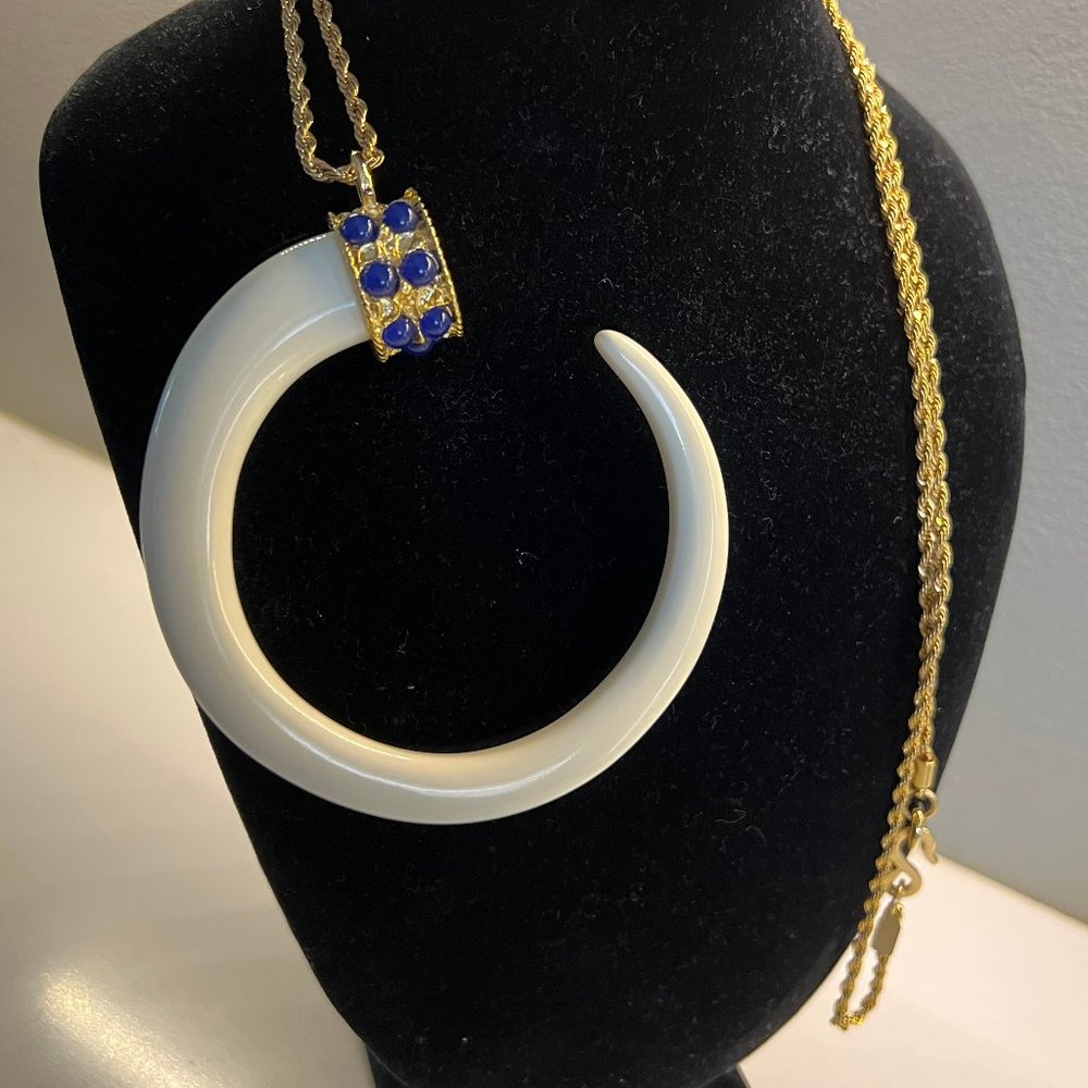 Kenneth Jay Lane Long Gold Plated Rope Chain and Faux Ivory horn pendant Necklac - Picture 5 of 11